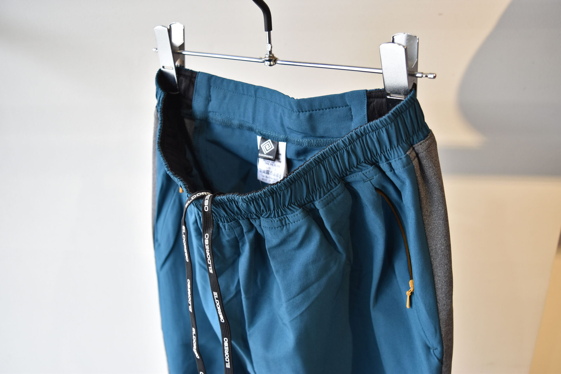 ポリエステル100%エルドレッソ　ELDORESO　新品未使用　Ikangga Pants　Ｓ